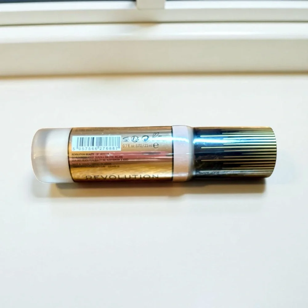 💎 REVOLUTION Conceal & Glow Foundation in Shade F6 New Full-Size